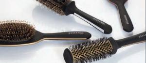 Un assortiment de neuf brosses adaptées à chaque typologie de cheveux signé DESSANGE