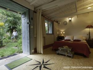  alt="Apprendre des astuces vertes dans une maison d'hôtes en paille"